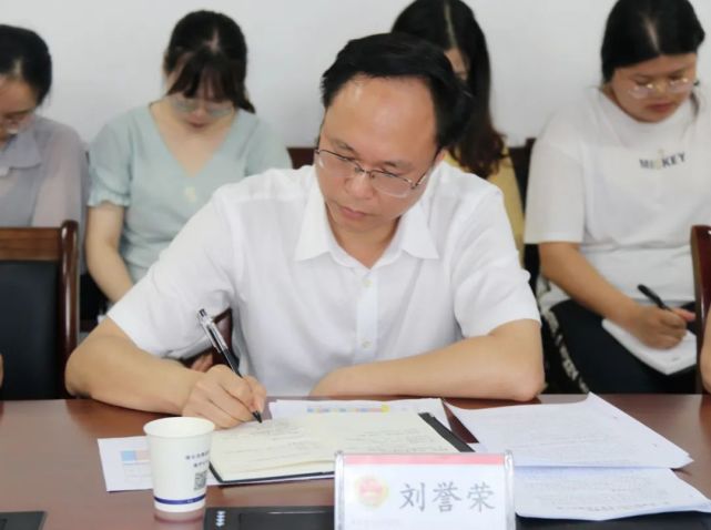 我院党组书记,检察长候选人刘誉荣市院第一检察部主任谢凯拓市院第三