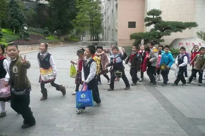 致力于记录的树人小学简称"严浩翔可爱合集"