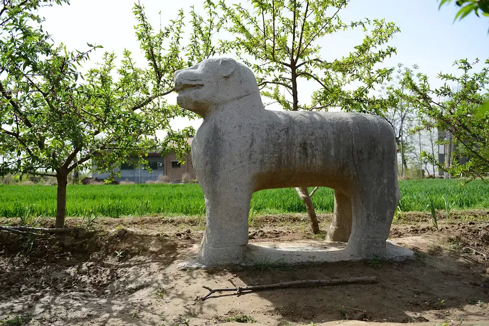 永陵石刻獬豸,和它相对的东侧石刻现藏于碑林博物馆 图源:丰乐君