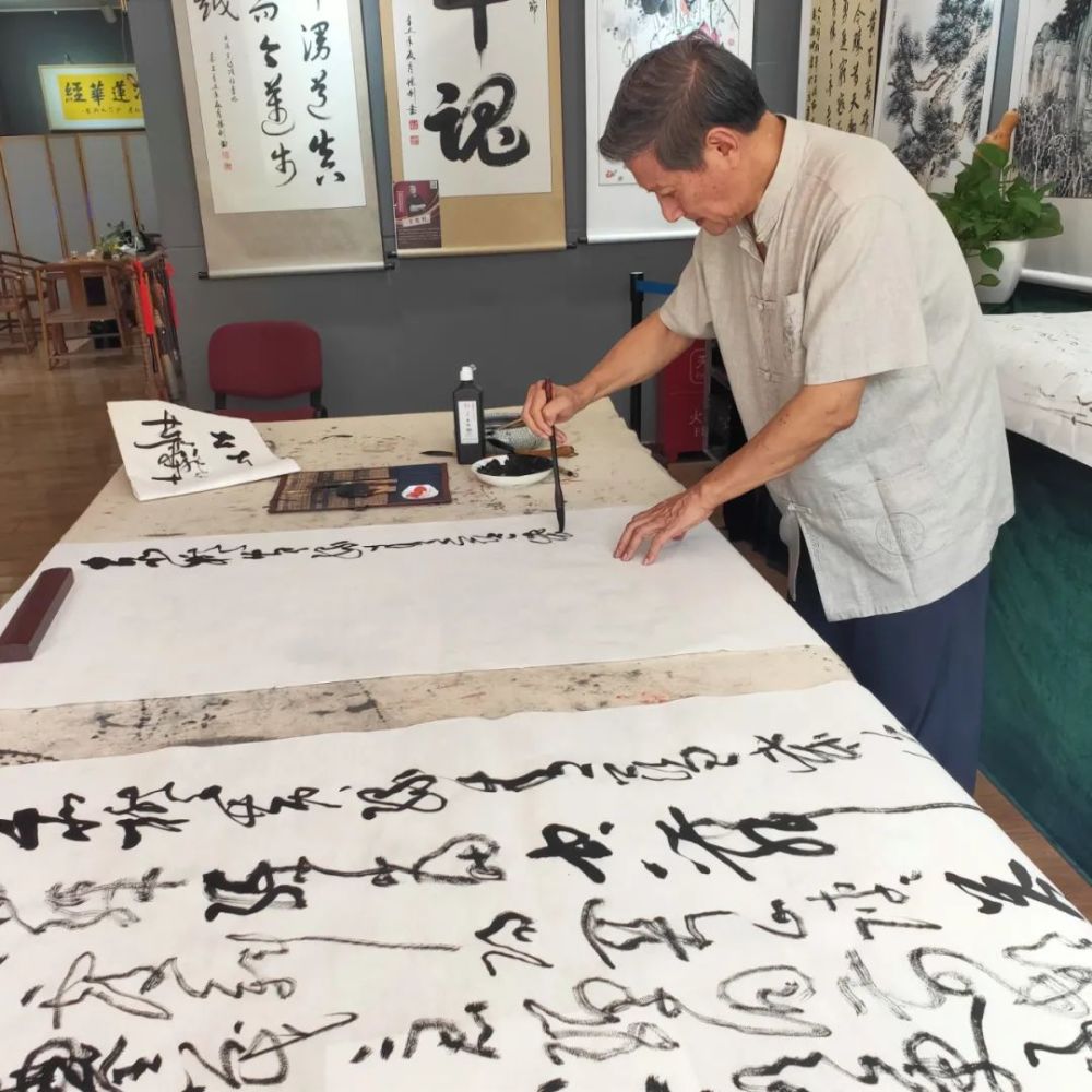 "疫情之下,艺术致尚—军旅书画家展开线上字画联拍活动