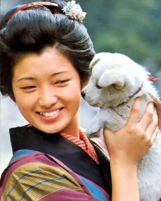 山口百惠年轻时倾国倾城:21岁嫁真爱,42年零绯闻,完美的贤妻良母