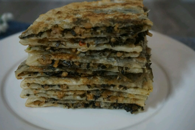 梅干菜肉饼在家轻松做,酥脆咸香,放凉也不硬,做法一看