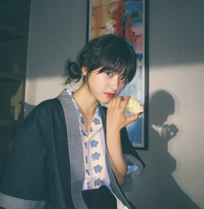 日系女孩沈月头像:世间美好是善意的温柔和及时赶到的