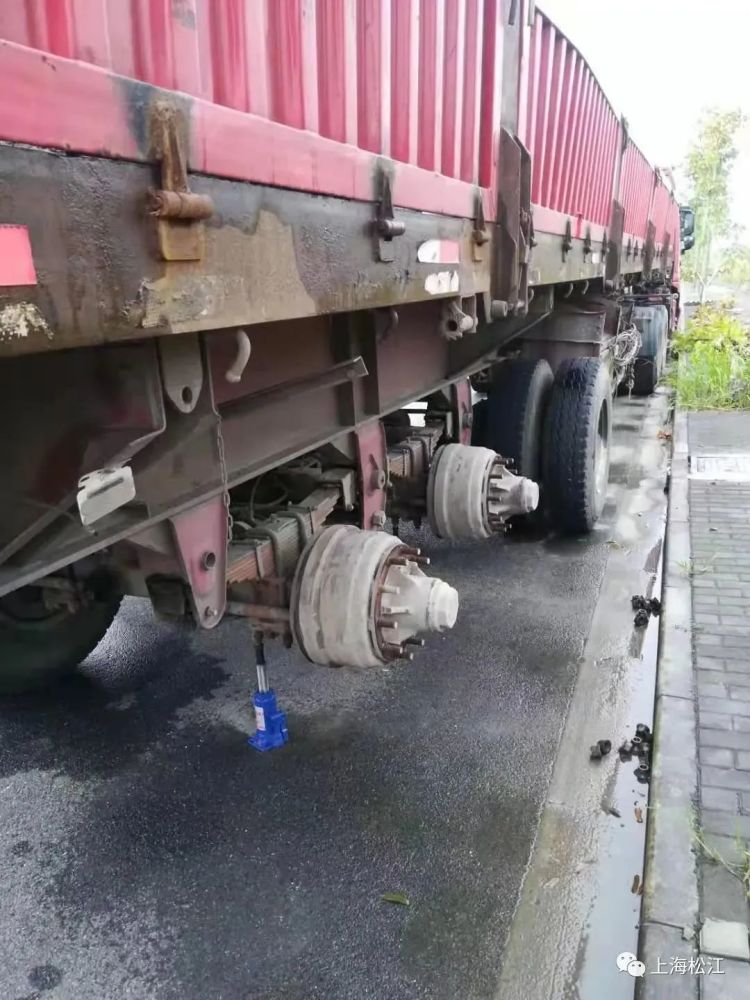 修车店老板为卡车保养后竟偷走轮胎刑拘