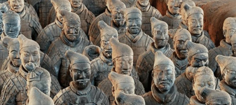 兵马俑出现一神秘脸仅出现5分钟留下一张照片后消失了
