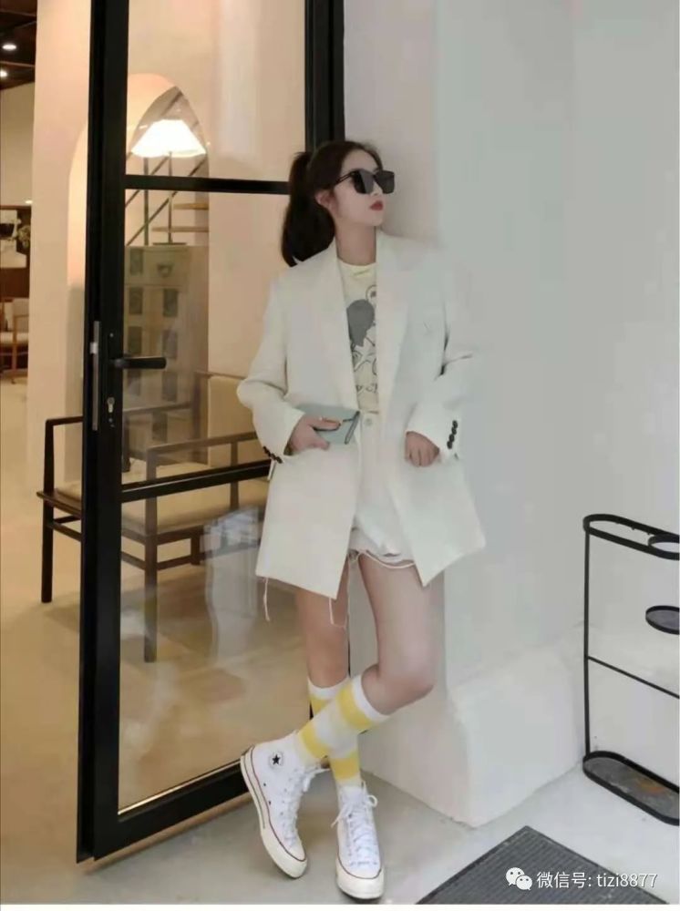 女生穿西装搭配什么鞋子好看