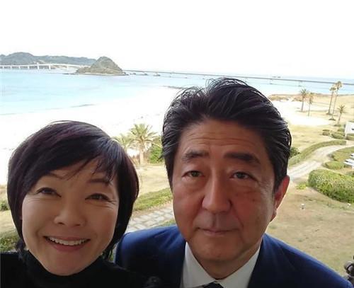 安倍昭惠:没有生育,追星酗酒杠婆婆,为何仍被安倍晋三
