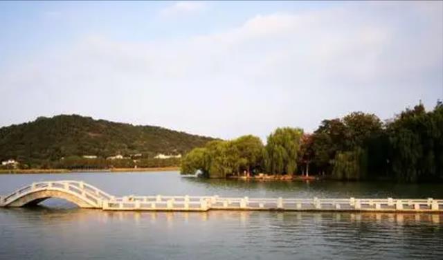 嘉兴各地gdp2021_昆明,潍坊与嘉兴,一季度的GDP,排名如何