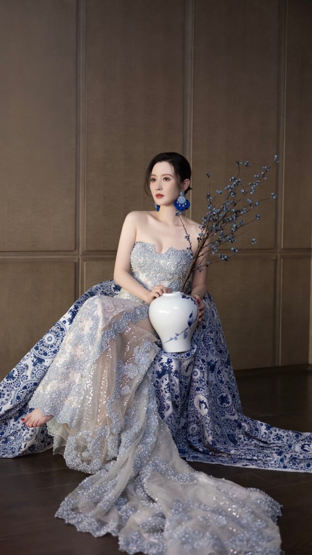 1 / 20张萌(alina zhang),1981年3月6日出生于天津市,毕业于澳大利亚