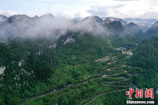 广西凤山:群山峻岭修天路|广西|高速公路|全县|凤山县