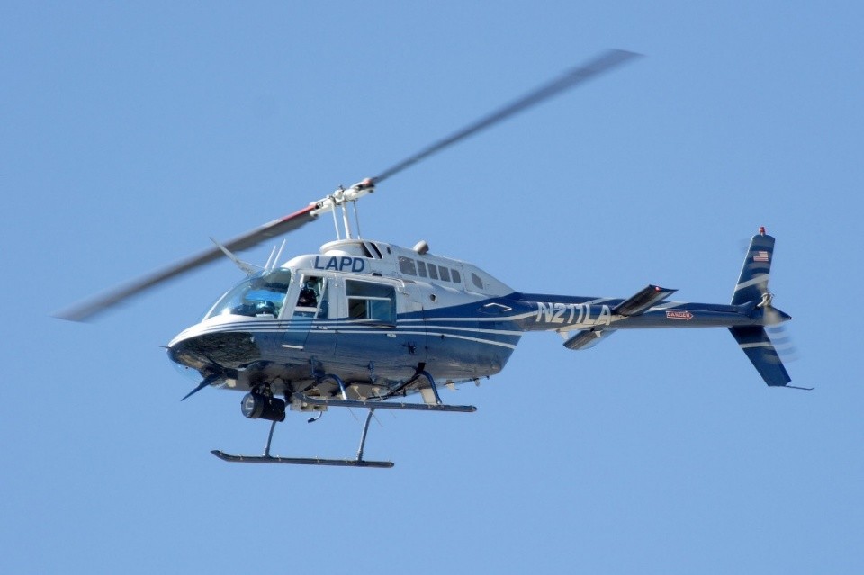 警方的贝尔206直升机.