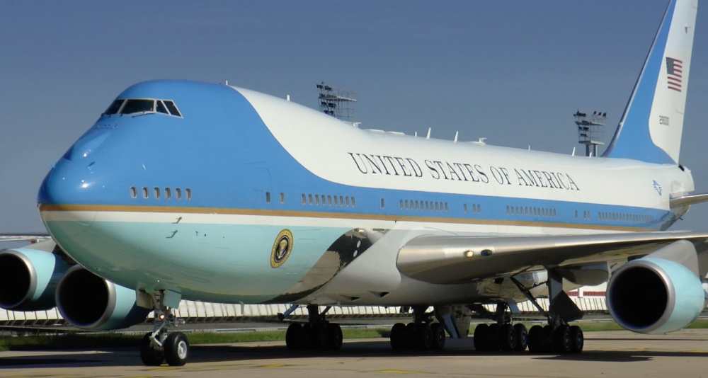 美国总统乘坐的"空军一号"究竟有多安全?