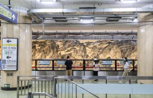 11日上午,北京地铁2号线西直门站站厅.(摄影:中新社记者 贾天勇)