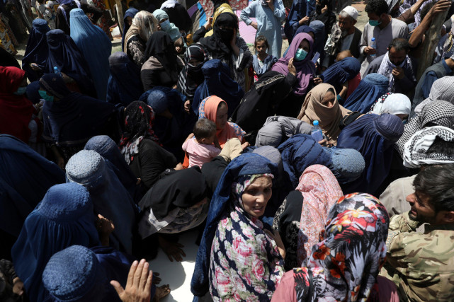 逃离战争的阿富汗难民(图源:外媒)