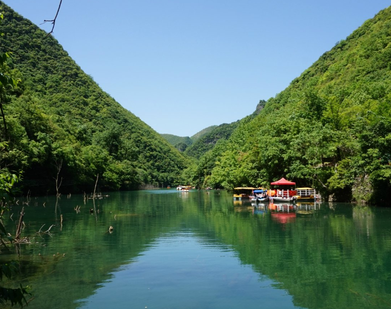 湖北十堰的网红景区,有湖北小九寨的美名,是夏季的清凉秘境