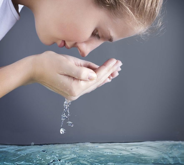 健康科普:温水和冷水交替洗脸
