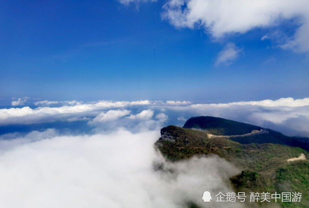 走进龙头山国际旅游度假区,孤峰高耸,接云荡雾,适合七夕节出游