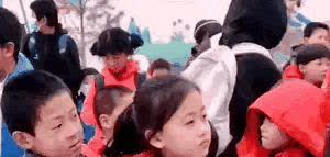 宁夏红衣女孩一笑而红,网红公司纷纷邀约,父母却"拒绝