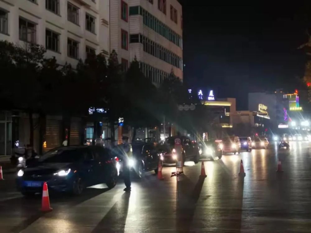 泸西县公安局交警大队常态化开展涉酒驾驶专项行动