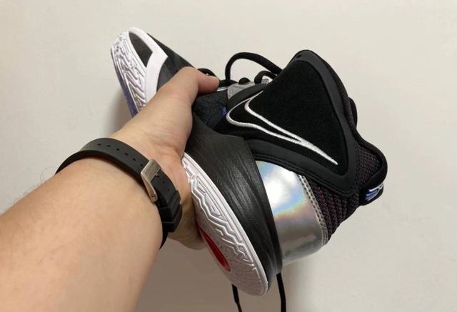 nike欧文8代外观实物图曝光,终于理解欧文为啥骂它垃圾了!