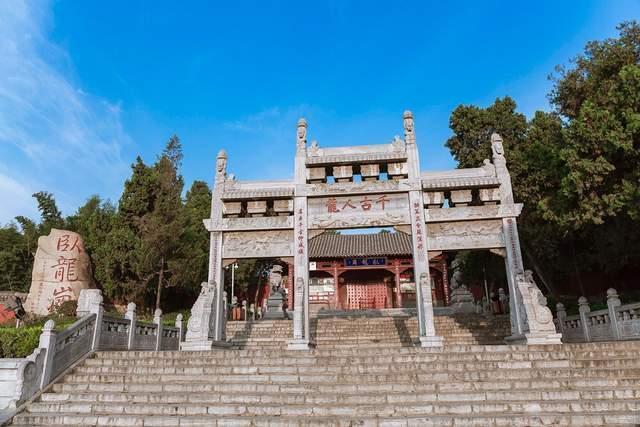 你知道哪天是诸葛亮先生的纪念日吗南阳卧龙岗武侯祠