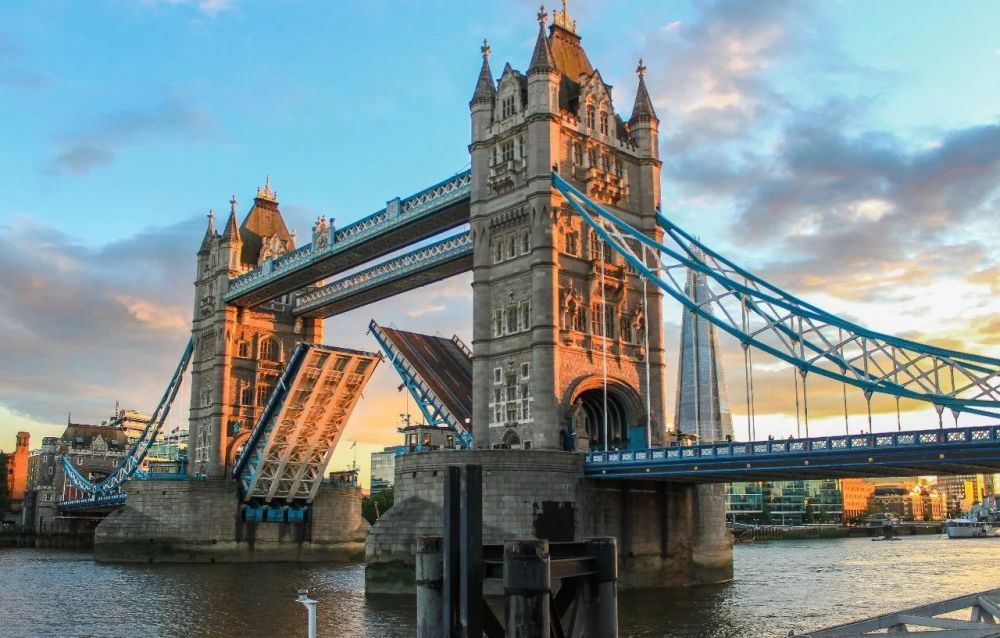 伦敦大桥"垮"下来?整个英国都在看热闹,伦敦塔桥为何如此重要