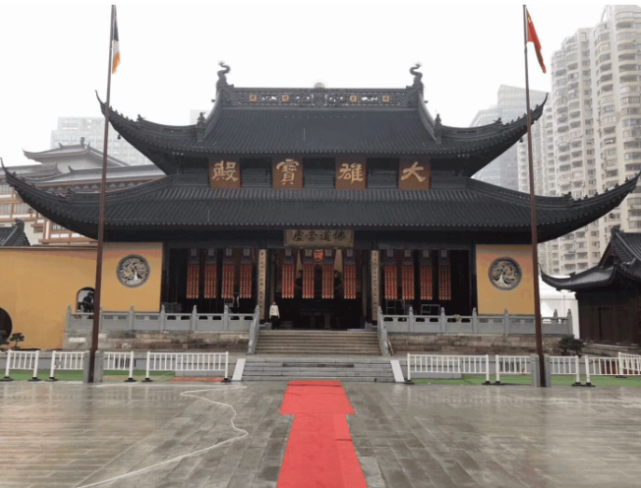 中国就有一项大工程火了,这项工程就是上海玉佛寺大雄宝殿的移位工程