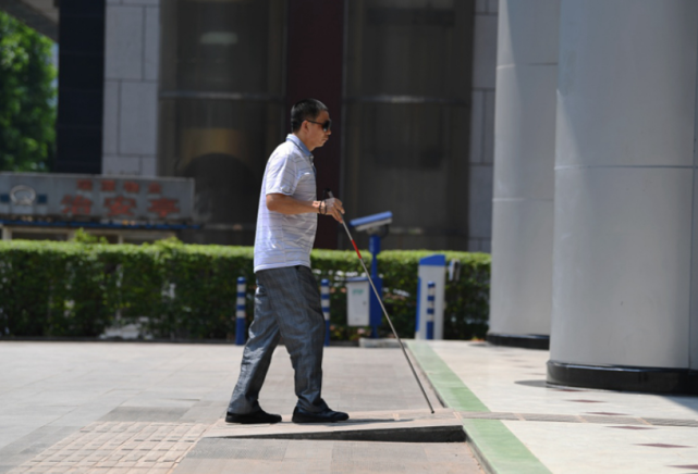 中国有1730万盲人大街上却看不见他们的身影他们都去哪了