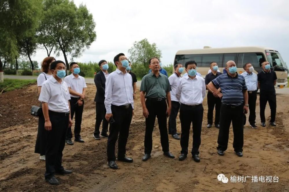 8月12日下午,市委副书记,代市长吴威带领相关部门负责同志对秀水镇