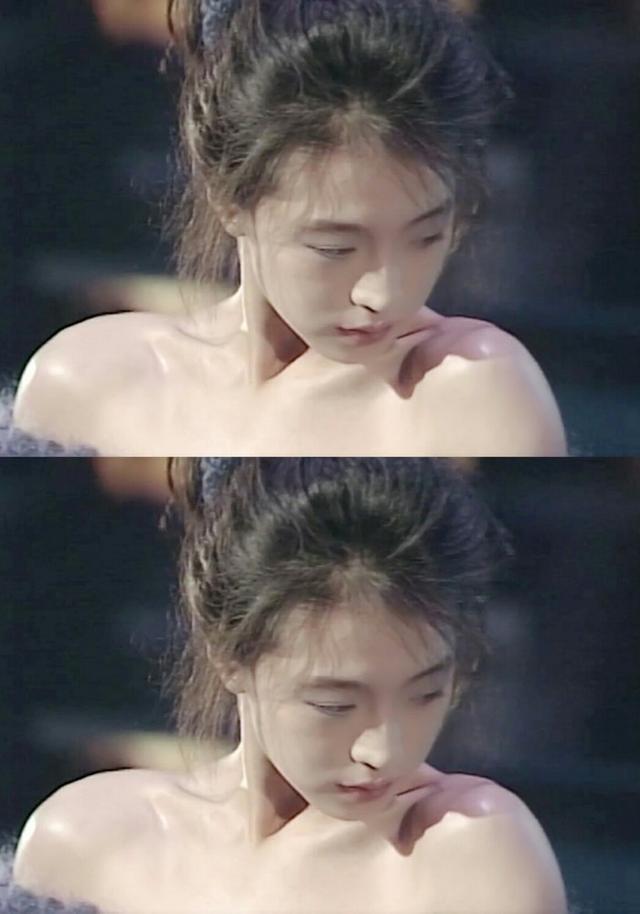 中森明菜被称为山口百惠的接班人,拥有最美初恋脸却被
