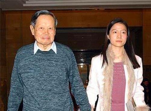 杨振宁回国后年薪是多少?看到清华开出的金额,你才清楚他的伟大
