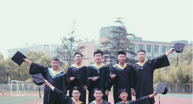 盐城工学院"学霸寝室",5人考研全部成功上岸,却迎来一