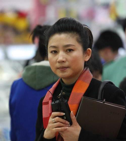 捧红李佳明,提携尼格买提后,央视一姐王小丫去了哪里?