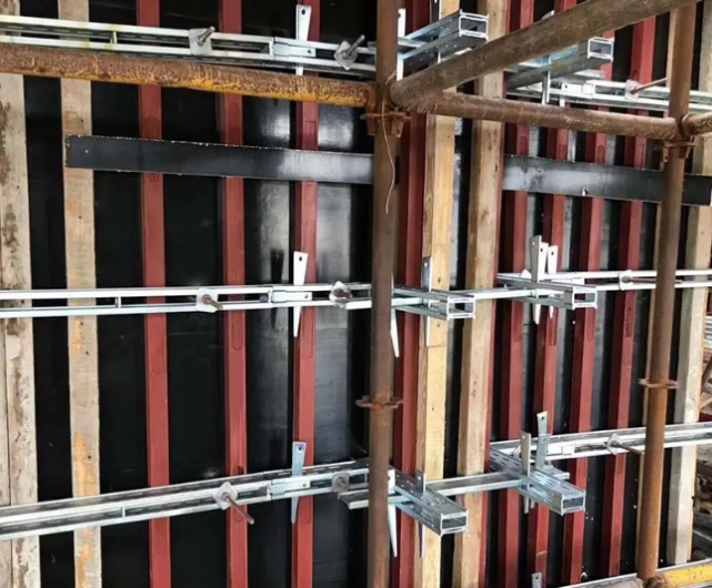 最新一代剪力墙模板钢支撑加固体系与普通钢管支撑的区别