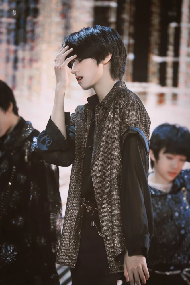 tf家族朱志鑫神图今天也是追着星星跑的一天