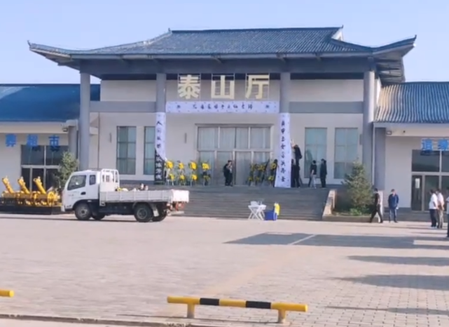 今天上午,于月仙的家属,同事,以及各界好友前往甘肃金昌殡仪馆,参加