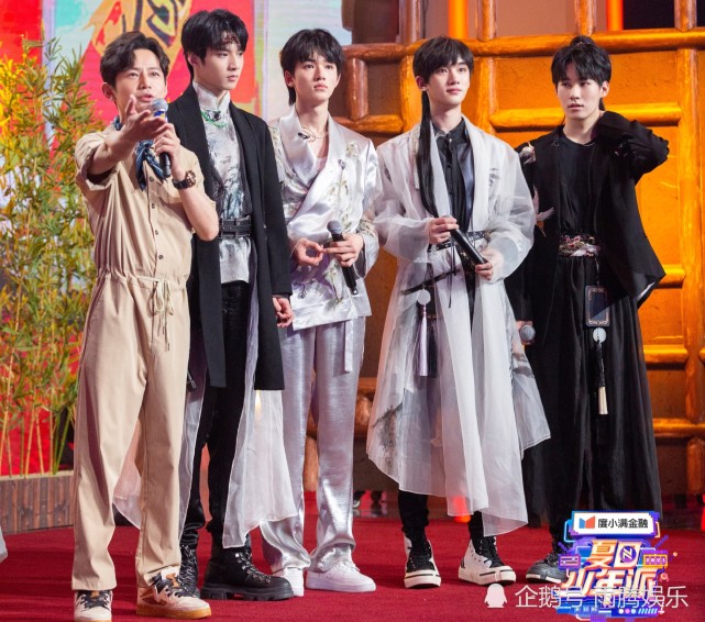 时代少年团最新合照曝光:刘耀文宋亚轩身高优越,丁程鑫张真源魅力十足
