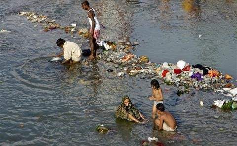 印度疫情失控的真相,全部藏在恒河水