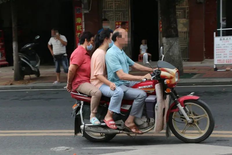 摩托车电动车交通违法行为曝光台2