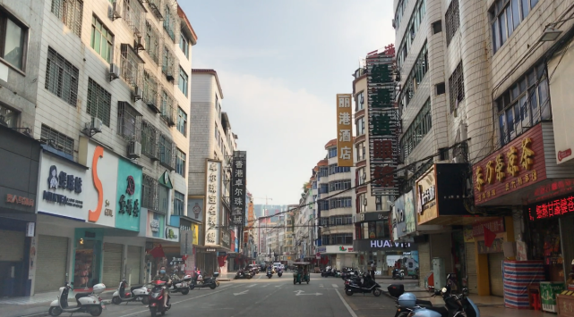 贵港凤凰街,贵港的繁华之地,新开多少商场也影响不了这里!