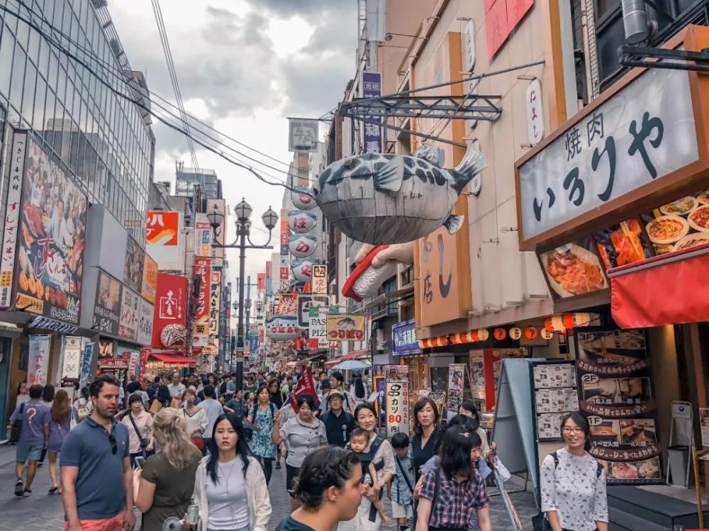 大阪道顿堀美食街的食物模型招幌.图:koi visuals