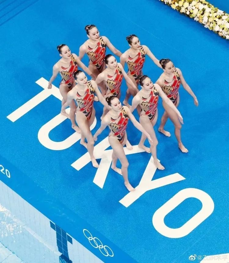 中国花样游泳队穿"梦"字泳衣参加东京奥运会