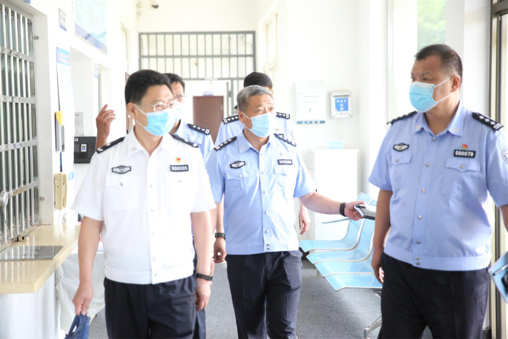 市局党委委员,副局长张昕深入本溪县局开展"六个一"活动