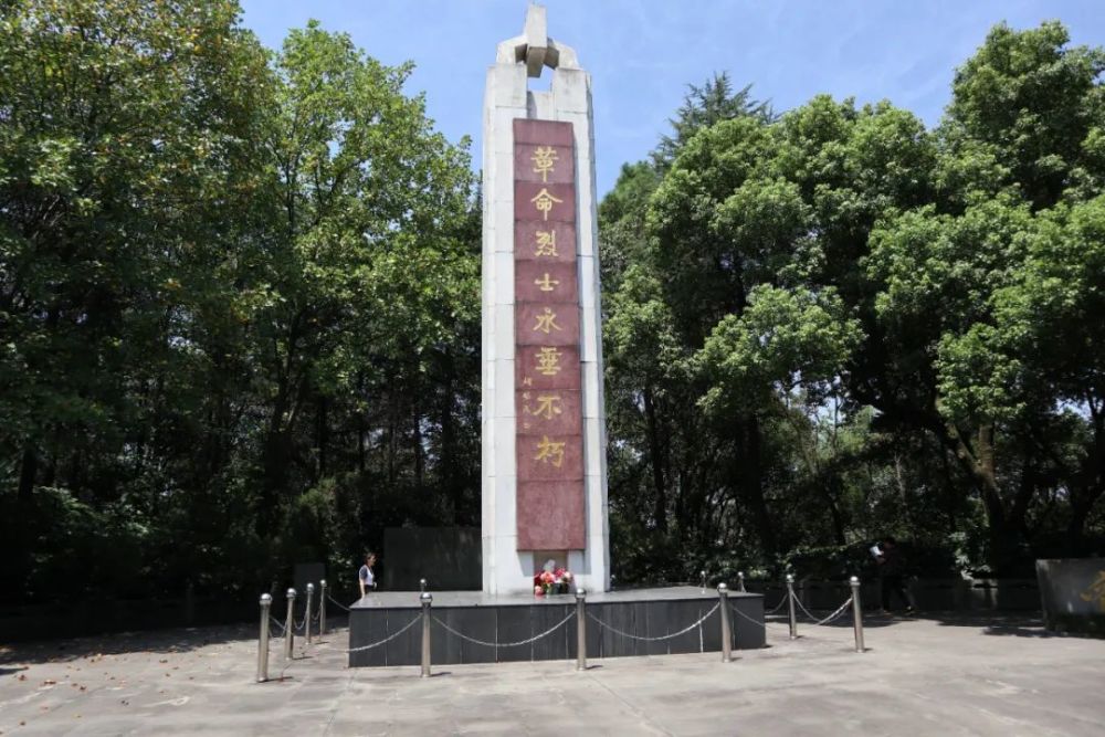 余杭革命烈士纪念碑位于浙江省杭州市余杭区临平街道星火社区临平山上