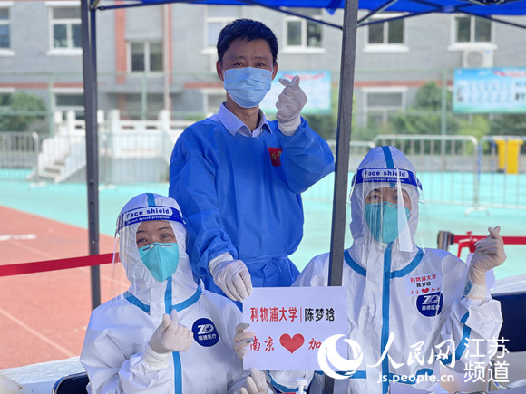 南京雨花台区千名青年志愿者在抗疫一线书写青春担当