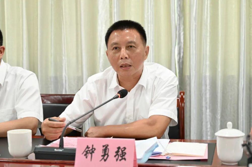 市政协副主席钟勇强讲话