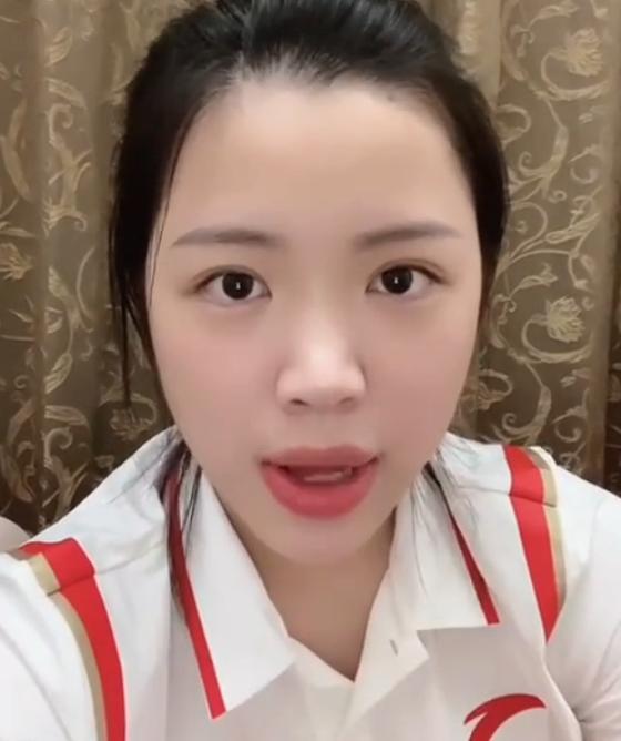 杨倩晒运动员日常连脚趾都做美甲却被男网友吐槽颜值
