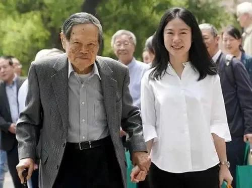 28岁翁帆为何嫁82岁杨振宁?结婚17年,近况呢?