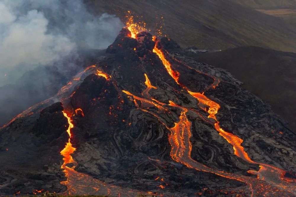 火山熔岩烤香肠是什么味儿?有人直接开了家披萨店