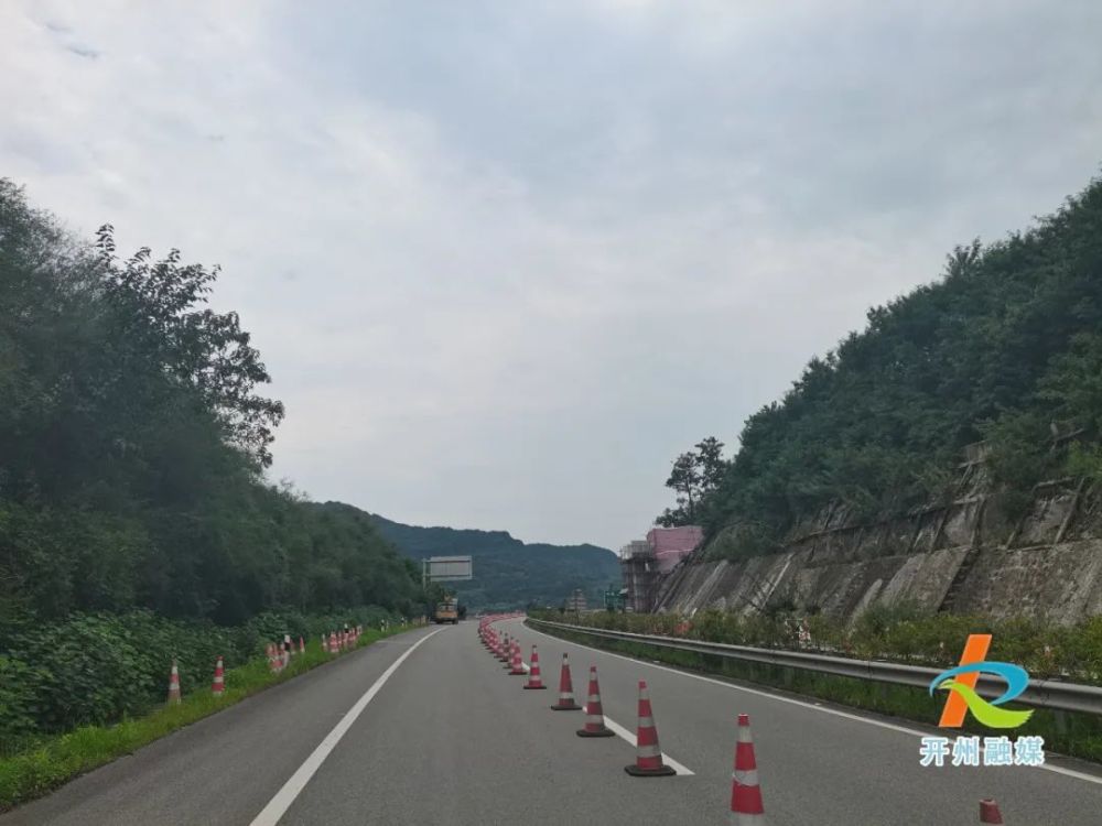 到重庆请在开江讲治收费站下道出站,绕行g542国道讲治至南雅路段后,再